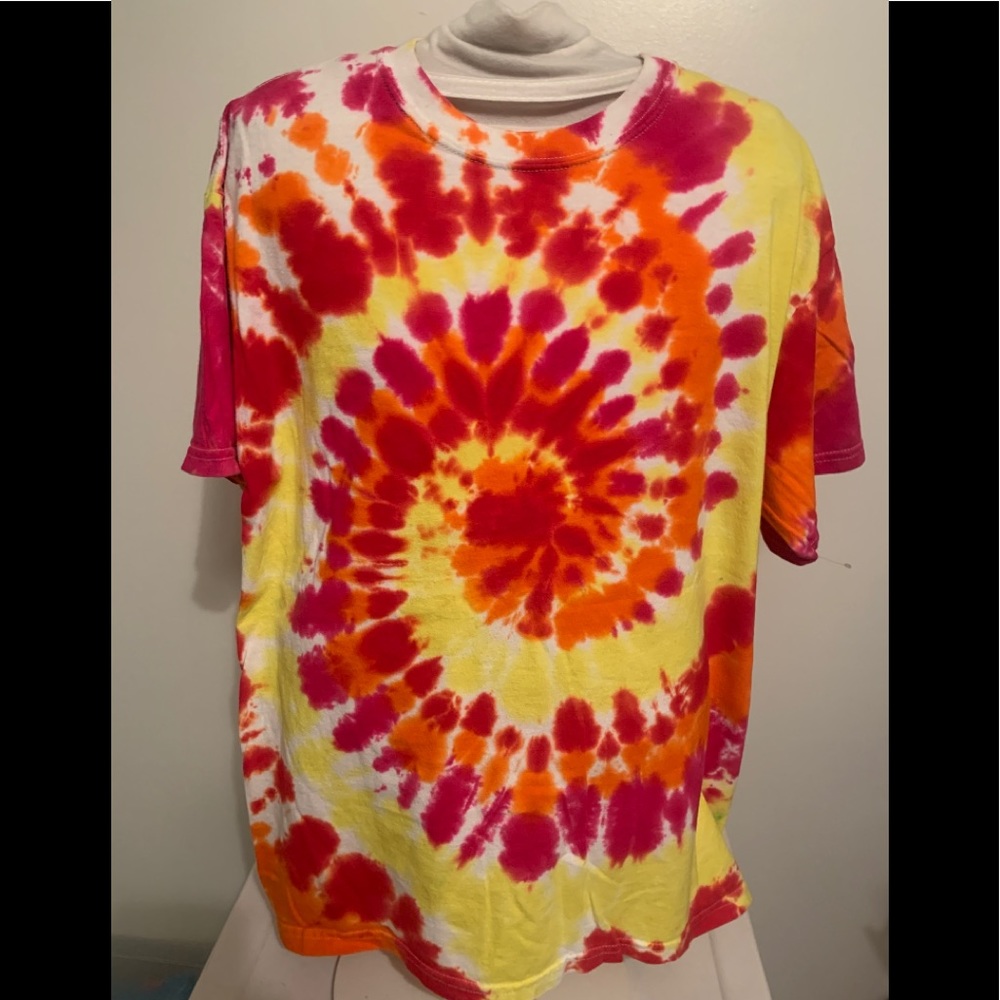 Gildan NWOT’s Tie Dye Shirt